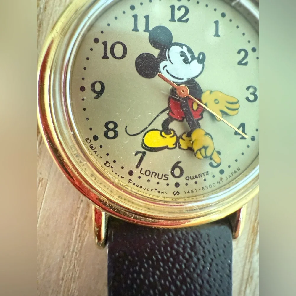 Vintage Disney Lorus Mickey Mouse moving arms watch NEW BATTERY